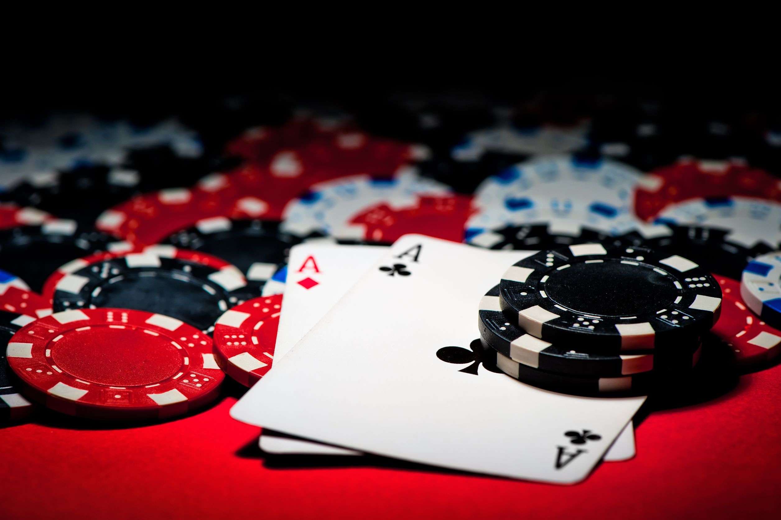 perbedaan poker online offline